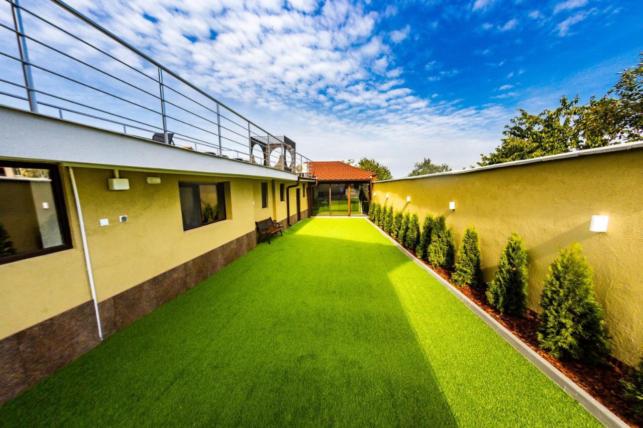 Forest Oasis Guest House Free Parking Saparewa Banja Exterior foto
